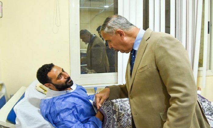 محافظ الإسكندرية يُسلم السائق المتضرر من العاصفة تاكسي جديدة ويوجه بدعم شامل لأسرته