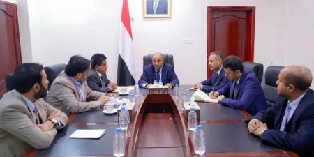 توجيهات عاجلة بخصوص الكهرباء.. رئيس الوزراء بن بريك يراس أول اجتماع له في عدن