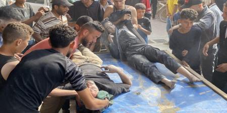 استشهاد 10 فلسطينيين على الأقل بقصف خيمة نازحين غرب خان يونس