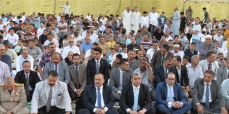 بساحة أرض الملاعب.. محافظ أسيوط يؤدي صلاة عيد الأضحى وسط حشود جماهيرية
