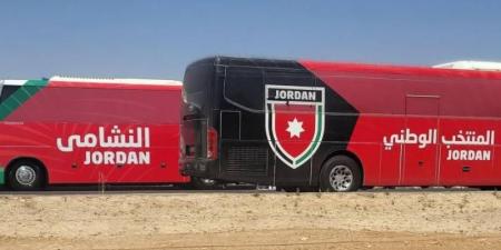 فور وصولهم .. استقبال شعبي مهيب للنشامى في مطار الملكة علياء الدولي بعد عودتهم من العاصمة العُمانية مسقط