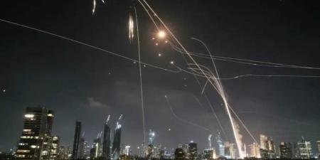 عاجل: أوامر ملكية بشأن الإيرانيين في السعودية وولي العهد يجري أول تحرك مع ترامب عقب بشأن الإيرانية الإسرائيلية