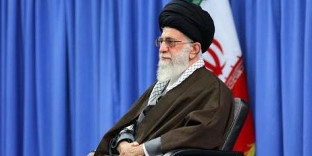 نيويورك تايمز: ضربات إسرائيل الأخيرة استهدفت منطقة سكن خامنئي ومجمع سكن بزشكيان
