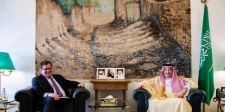 الخريجي يناقش مع سفير بريطانيا المستجدات الإقليمية والدولية