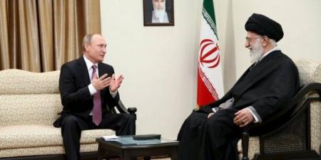 "يسرائيل هيوم": بوتين نقل تحذيرًا إلى الخامنئي مفاده بأن النظام الإيراني في خطر بعد محادثته مع ترامب