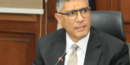 محافظ الجيزة يوجّه بسرعة صرف التعويضات لأسر ضحايا حادث سقوط مدخنة