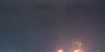 فيديو.. اشتعال النار بمحطة طاقة في حيفا نتيجة سقوط صواريخ إيرانية