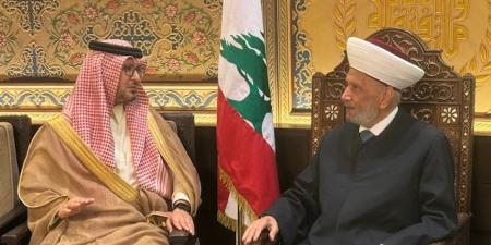 دريان استقبل بخاري: لضرورة الابتعاد عما يجري في دول الإقليم من صراعات دموية