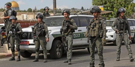 فلسطيني صعد إلى حافلة مليئة بجنود الجيش الاسرائيلي في مستوطنة متسبيه رامون وألقى قنبلة غاز وانسحب من المكان
