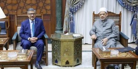 شيخ الأزهر يستقبل سفير باكستان بالقاهرة لبحث سبل تعزيز التعاون