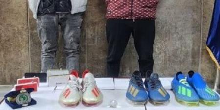 ضبط أغرب محاولة تهريب 190 فردة حذاء يمنى دون اليسرى