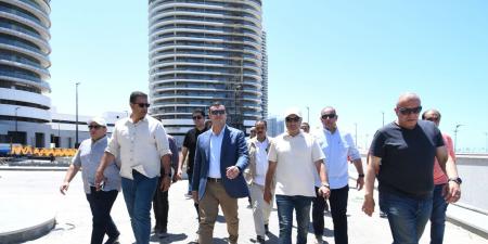 وزير الإسكان يتفقد المدينة التراثية بمدينة العلمين الجديدة