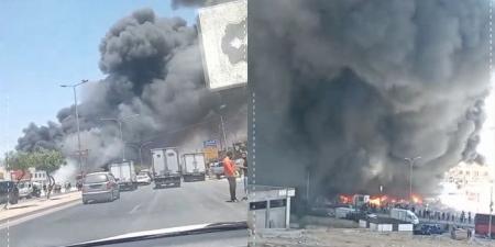 بالفيديو .. كوادر الدفاع المدني تواصل جهودها للسيطرة على حريق قرب إشارة الحزام في عمّان