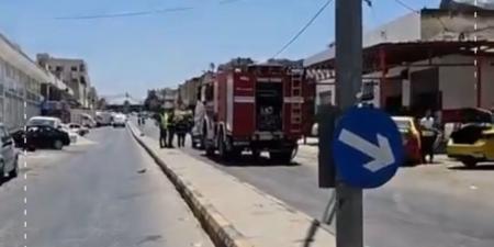 بالفيديو .. إغلاق شارع في المدينة الصناعية بسبب بطارية مركبة "هايبرد" مهددة بالانفجار