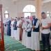 محافظ شمال سيناء يؤدي صلاه العيد وسط جموع المواطنين في مسجد الشلاق بالشيخ زويد  (صور)