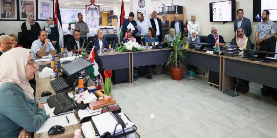 "خدمات الأعيان" تطلع على مشروع تتبع المركبات الحكومية