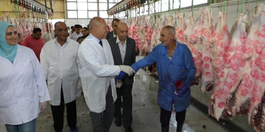 محافظ القاهرة يتفقد مجزر ١٥ مايو لمتابعة الاستعدادات لاستقبال الأضاحى