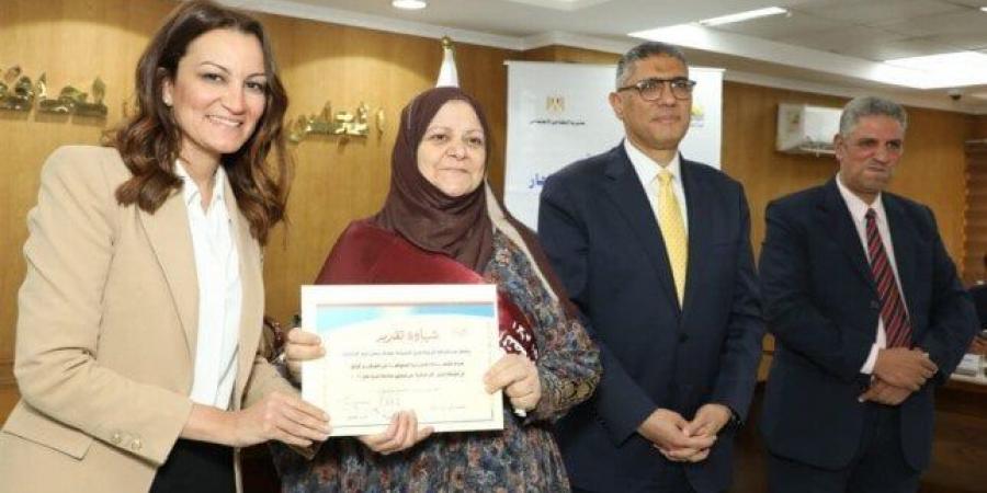 محافظ الجيزة يُكرِّم عددًا من الأمهات المثاليات على مستوى المحافظة