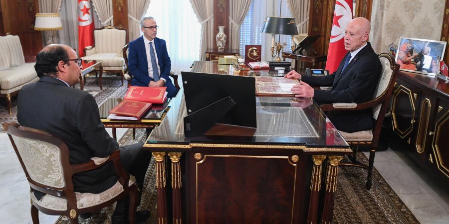 رئيس الجمهورية يقرر ان يتضمن مشروع الأمر المتعلق بمنع المناولة حلّ شركة الاتّصالية للخدمات وانتداب أعوانها