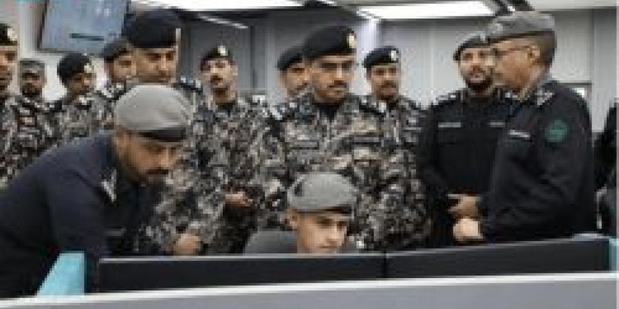 قائد أمن المنشآت يزور مركز العمليات الأمنية الموحدة 911 بمكة المكرمة