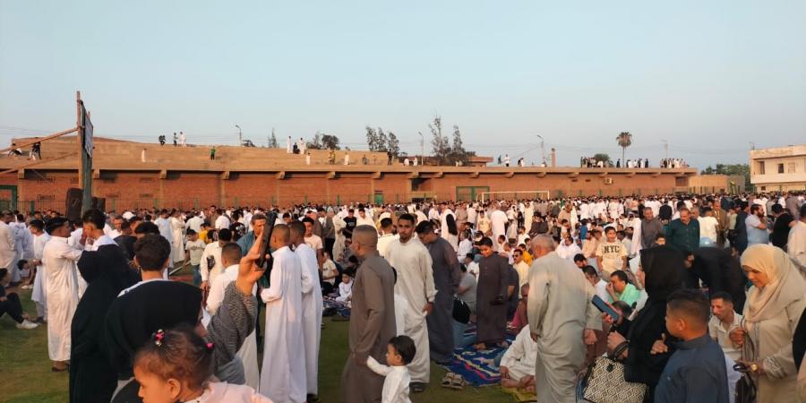 المواطنون يؤدون صلاة عيد الأضحى في ساحات الشرقية