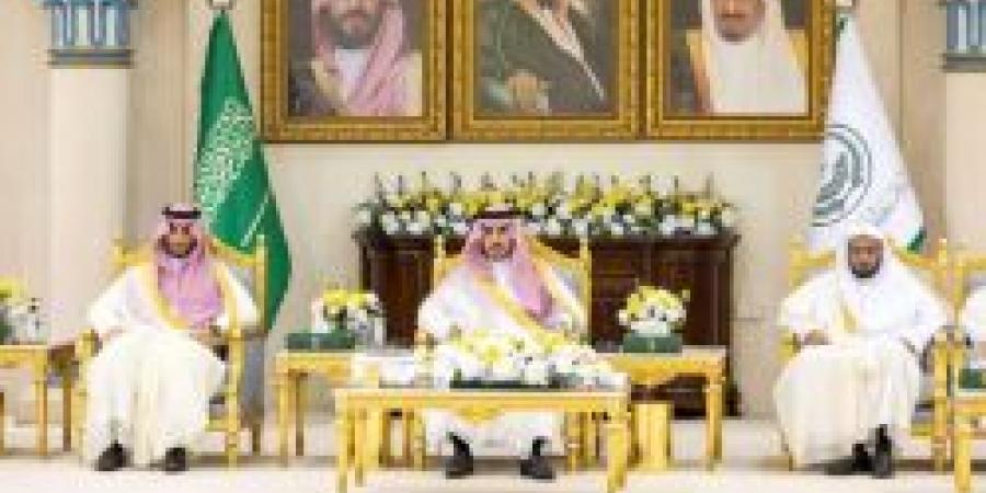 بالصور .. أمير منطقة الجوف يستقبل المهنئين بـ عيد الأضحى المبارك