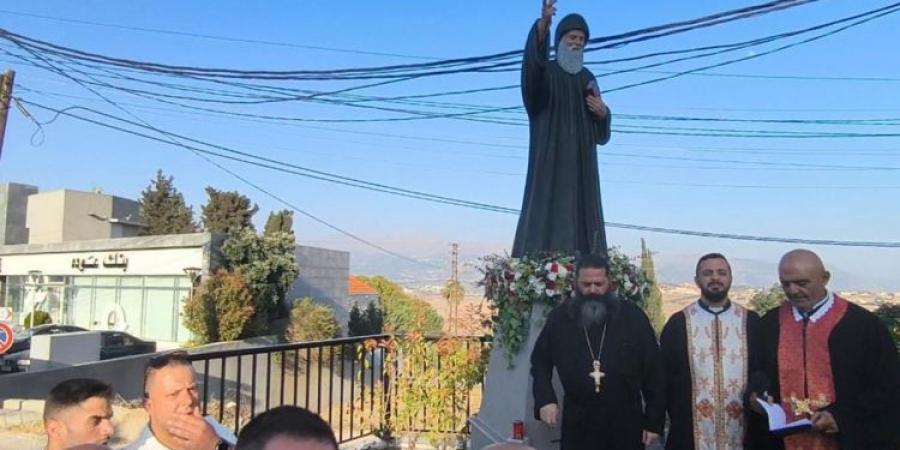 إزاحة الستارة عن تمثال للقديس شربل عند بوليفار جديدة مرجعيون تكريمًا لأرواح شهداء البلدة