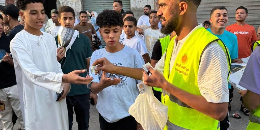 "الشعب الجمهوري" بنجع حمادي يوزع هدايا عيد الأضحى على الأطفال