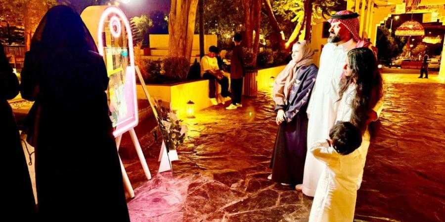 بـ 20 ريالا ومرآة سحرية.. شقيقتان تُبهران زوار المفتاحة