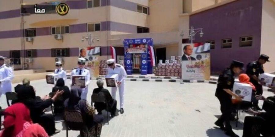 احتفالا بعيد الأضحى.. الداخلية تواصل توزيع المساعدات بالمناطق الحضارية الجديدة (فيديو)