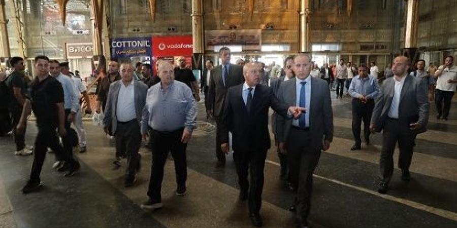 "الوزير "يتفقد محطة سكك حديد مصر برمسيس ويعقد اجتماعًا موسعًا