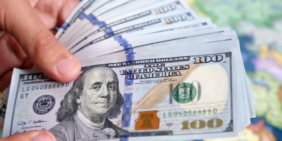 الدولار في أدنى مستوى له في السنوات الثلاث الأخيرة بعد تهديدات ترامب الجمركية الأخيرة