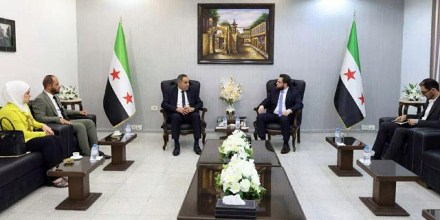 وزير التنمية الإدارية يبحث مع وزير الزراعة القضايا العالقة في الهيكل التنظيمي لوزارة الزراعة وآليات معالجتها