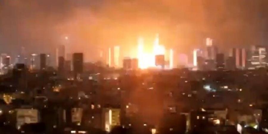 "الجزيرة" عن مواقع إسرائيلية: صاروخ إيراني سقط في موقع استراتيجي وحدث خطير جدا في تل أبيب