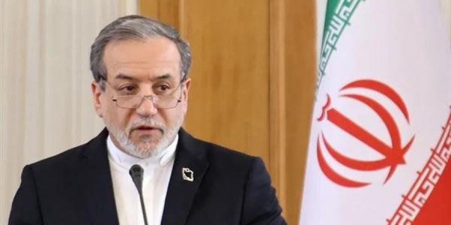 وزير الخارجية الإيراني يدعو إلى الضغط على الاحتلال الإسرائيلي لإيقاف عدوانه