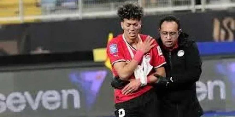 كسر في الترقوة .. آخر تطورات الحالة الصحية للاعب الاهلى أمام عاشور بعد الإصابة