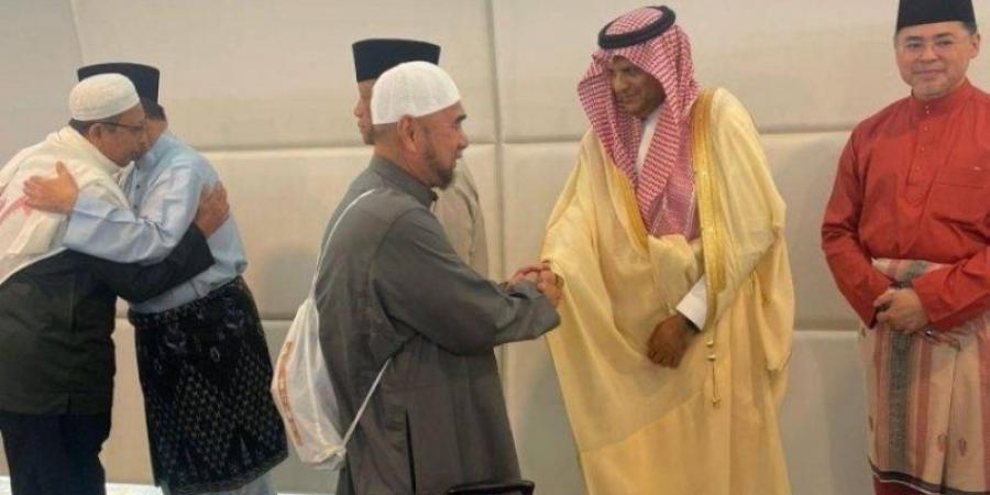 سفير المملكة لدى بروناي دار السلام يستقبل الحجاج العائدين من المشاعر المقدسة بعد أدائهم فريضة الحج