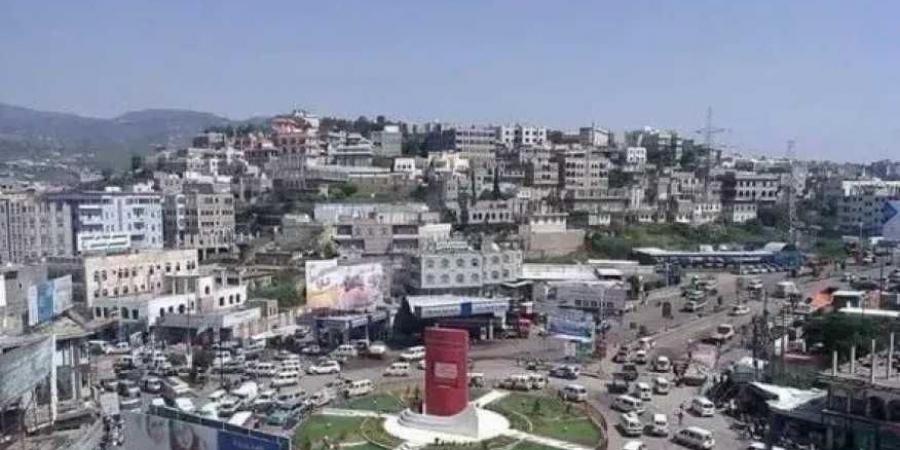 بالقوة والسلاح: قيادي حوثي يتورط في ابتزاز ونهب أراضي المواطنين بإب