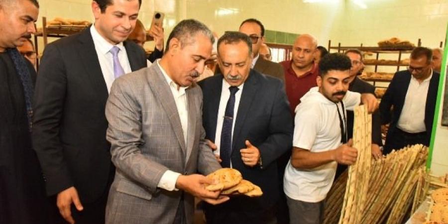 محافظ أسيوط يفتتح مخبز بطاقة إنتاجية 14.5 ألف رغيف يوميًا