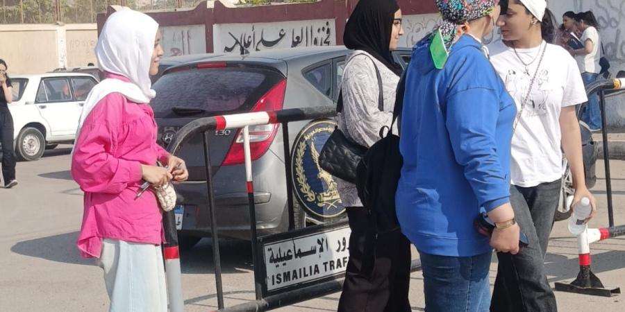 وسط تأمين شامل وإجراءات مشددة.. طلاب الثانوية العامة يؤدون امتحان اللغة العربية بالإسماعيلية