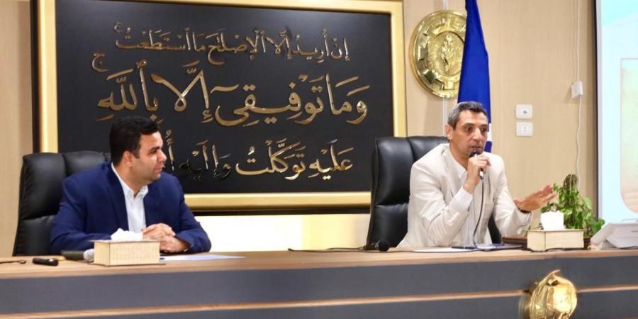 محافظ السويس يوجه بتكثيف الجهودوتنفيذ قرارات الإزالة وتطهيرالترعة