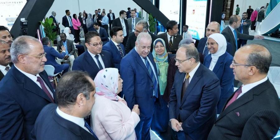 رئيس هيئة الدواء المصرية يتفقد جناح الهيئة بالمعرض الطبي الإفريقي