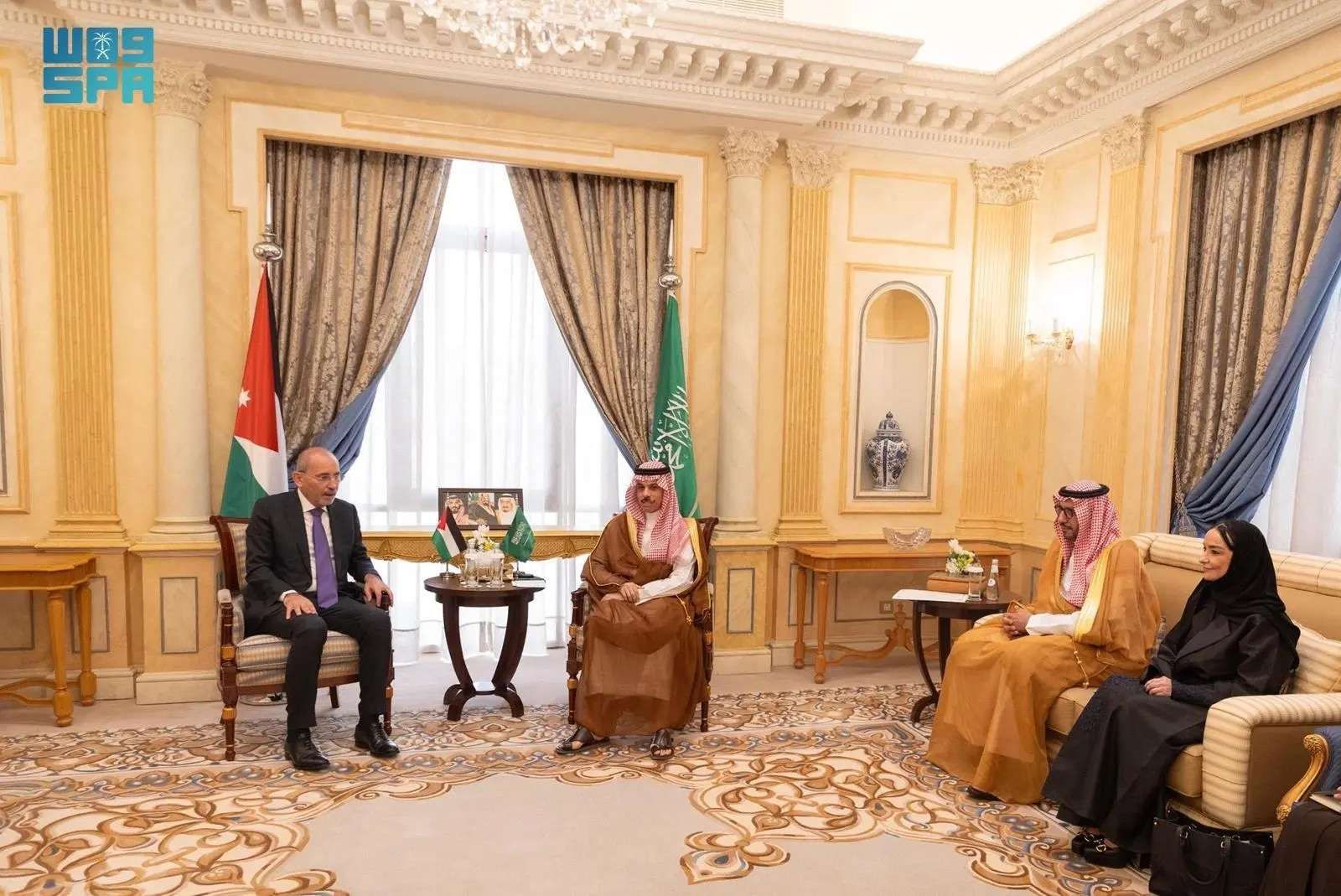 وزير الخارجية يستقبل نظيره الأردني في الرياض لبحث العلاقات الثنائية