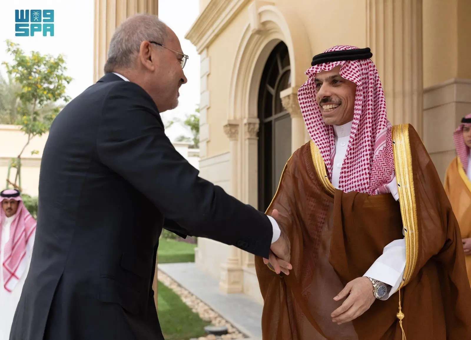 وزير الخارجية يستقبل نظيره الأردني في الرياض لبحث العلاقات الثنائية