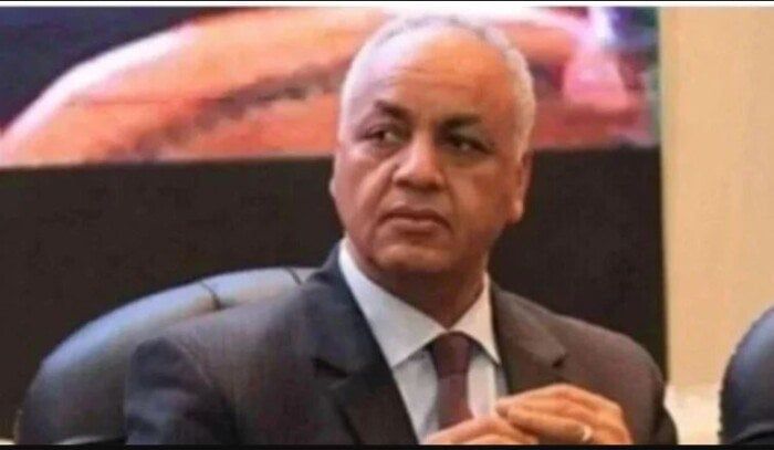 رشاوى مقابل تسهيلات.. «مصطفى بكري» يكشف أسباب القبض على 3 مسئولين كبار