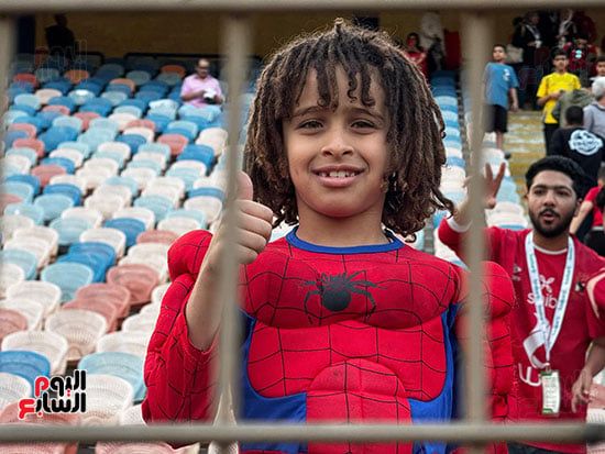 طفل من مدرجات الأهلى يدعم الطفل ياسين طفل من مدرجات الأهلى يدعم الطفل ياسين