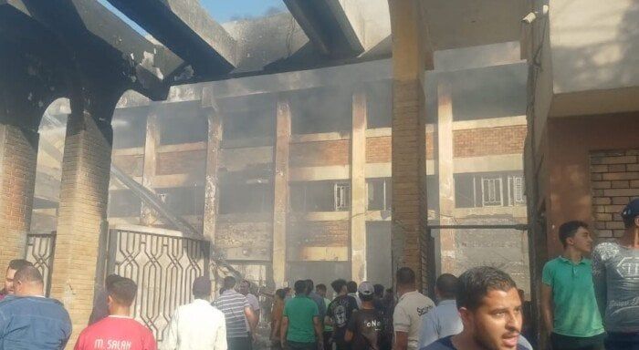 إصابة 5 أشخاص بالاختناق إثر حريق مصنع أكتوبر والدفع بـ 27 سيارة إطفاء
