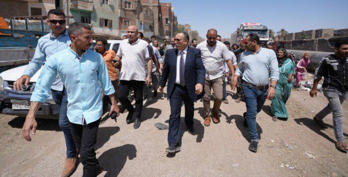 محافظ أسيوط يتفقد منطقة المصلى ويوجه بحل عاجل لمشكلة الصرف الصحي وتخفيف معاناة الأهالي