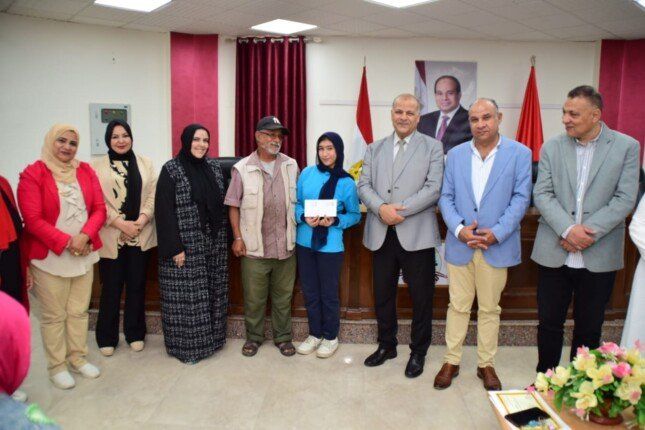 مدير تعليم بورسعيد يكرم الطلاب الفائزين في المسابقة الرمضانية الدينية الثقافية