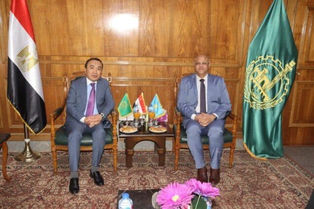 محافظ القليوبية يستقبل سفير كازاخستان لبحث آفاق التعاون وتوأمة المدن